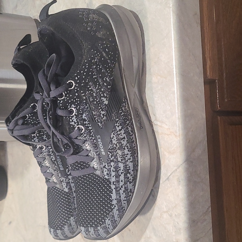 Brooks tennis shoes